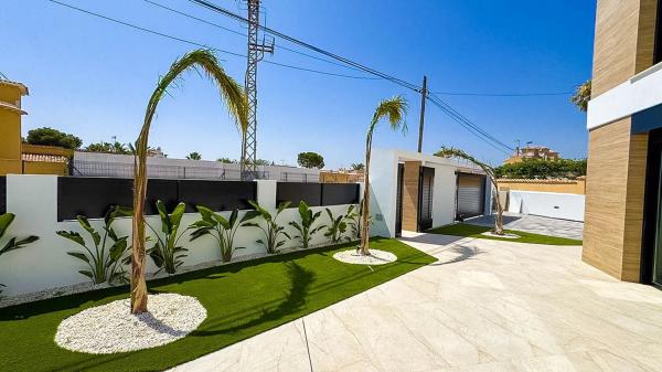 Casa independiente en calle Afrodita