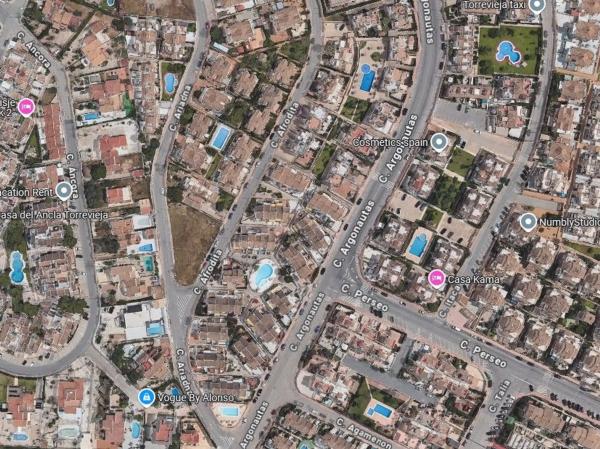 Casa independiente en calle Afrodita