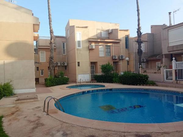 Chalet adosado en calle Gandhi, 2