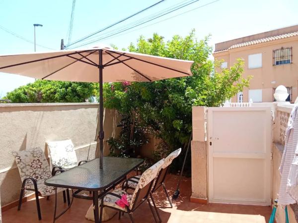 Chalet adosado en calle Gandhi, 2