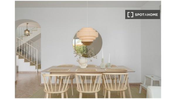 Piso de 3 dormitorios en alquiler en Alicante