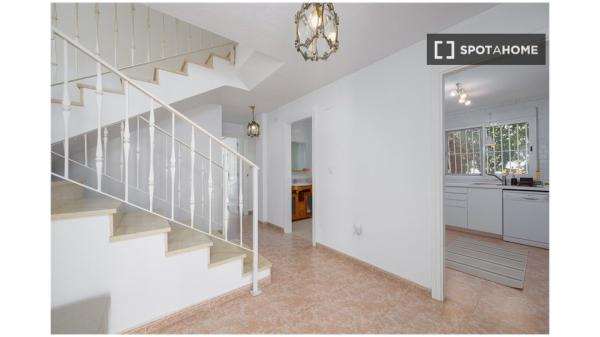 Piso de 3 dormitorios en alquiler en Alicante