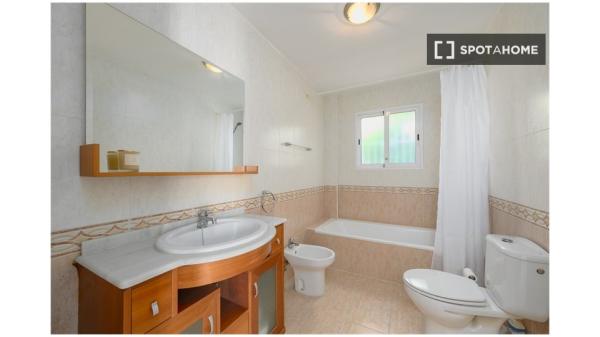 Piso de 3 dormitorios en alquiler en Alicante