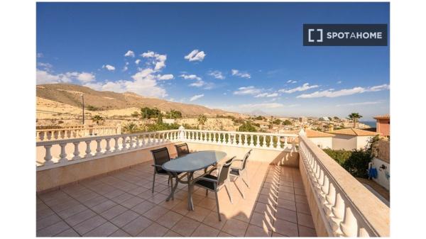 Piso de 3 dormitorios en alquiler en Alicante