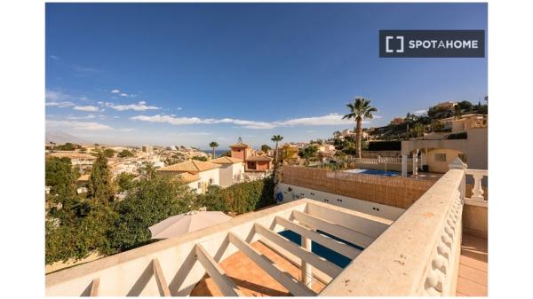 Piso de 3 dormitorios en alquiler en Alicante