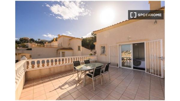 Piso de 3 dormitorios en alquiler en Alicante