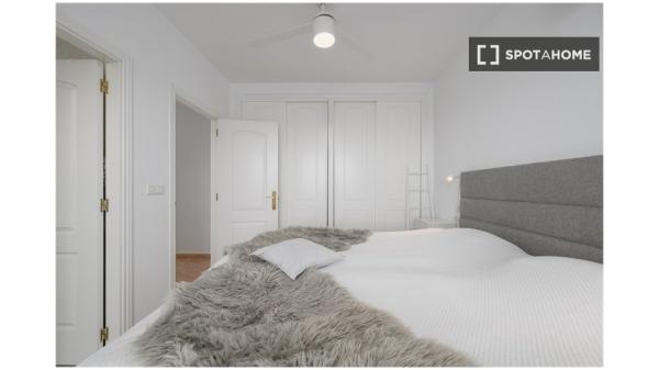 Piso de 3 dormitorios en alquiler en Alicante