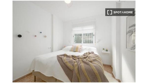 Piso de 3 dormitorios en alquiler en Alicante