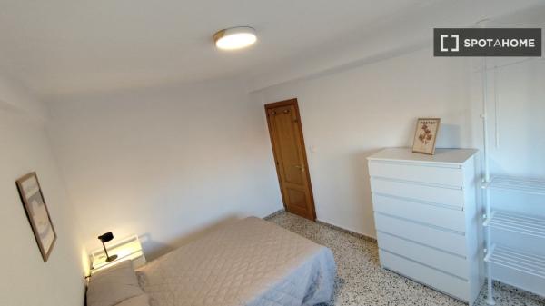 Habitación en piso compartido en alquiler en Miraflores, Málaga