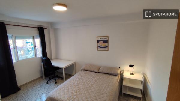 Habitación en piso compartido en alquiler en Miraflores, Málaga