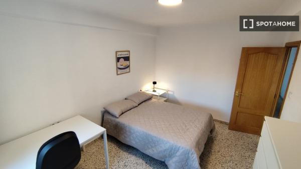 Habitación en piso compartido en alquiler en Miraflores, Málaga