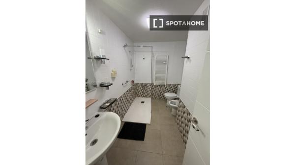 Zimmer in einer Wohngemeinschaft in Madrid