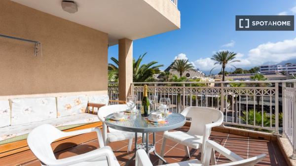 Apartamento de 2 dormitorios en alquiler en Arona