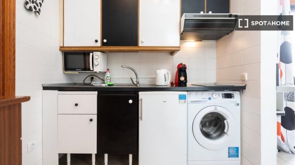 Apartamento de 2 dormitorios en alquiler en Arona