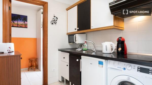 Apartamento de 2 dormitorios en alquiler en Arona