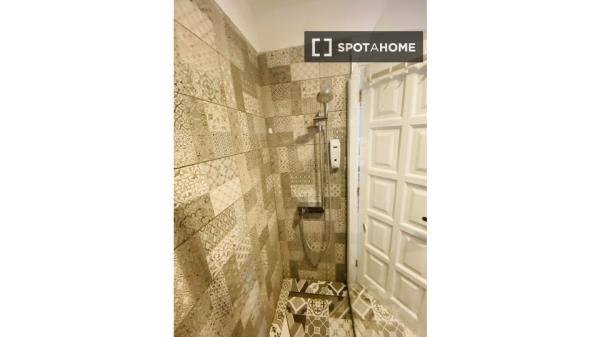 Apartamento de 2 dormitorios en alquiler en Arona