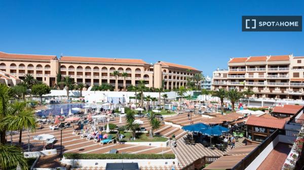 Apartamento de 2 dormitorios en alquiler en Arona