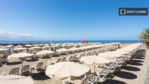 Apartamento de 2 dormitorios en alquiler en Arona