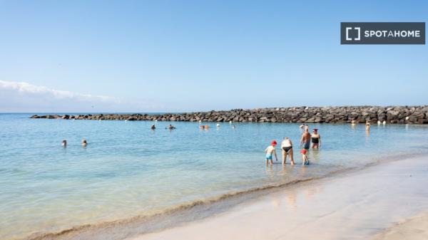 Apartamento de 2 dormitorios en alquiler en Arona