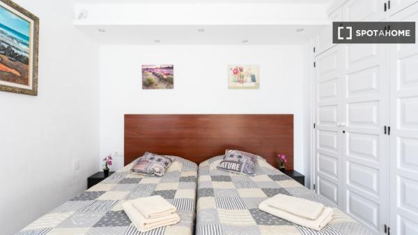 Apartamento de 2 dormitorios en alquiler en Arona