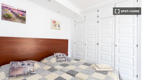 Apartamento de 2 dormitorios en alquiler en Arona