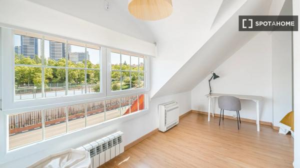 Zimmer in Wohngemeinschaft zu vermieten, Valdezarza, Madrid.