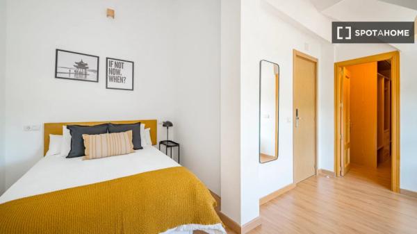 Zimmer in Wohngemeinschaft zu vermieten, Valdezarza, Madrid.