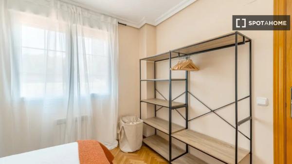 Zimmer in Wohngemeinschaft zu vermieten, Valdezarza, Madrid.