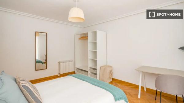 Zimmer in Wohngemeinschaft zu vermieten, Valdezarza, Madrid.