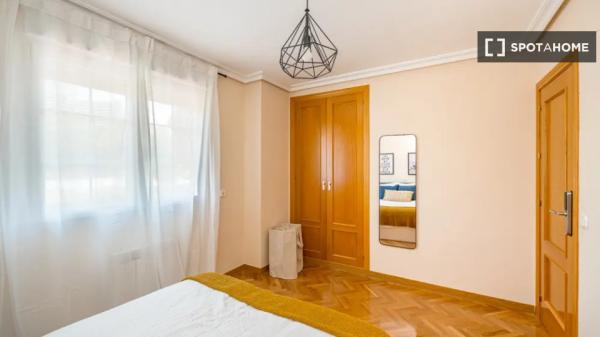 Zimmer in Wohngemeinschaft zu vermieten, Valdezarza, Madrid.