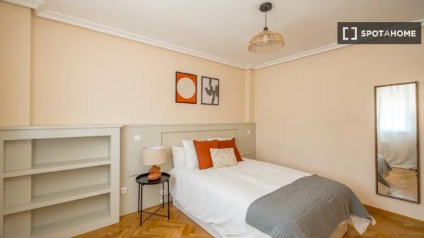 Zimmer in Wohngemeinschaft zu vermieten, Valdezarza, Madrid.