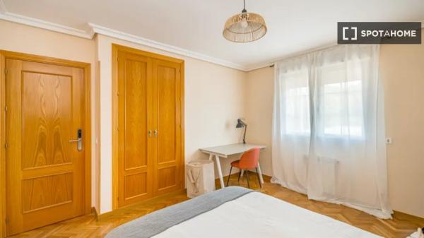 Zimmer in Wohngemeinschaft zu vermieten, Valdezarza, Madrid.