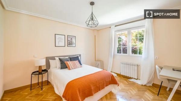Zimmer in Wohngemeinschaft zu vermieten, Valdezarza, Madrid.