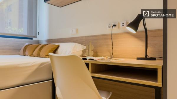 Se alquila habitación en residencia en El Besòs i el Maresme