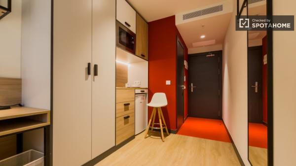 Se alquila habitación en residencia en El Besòs i el Maresme