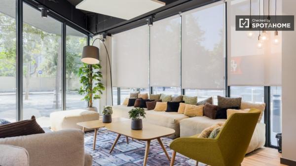 Se alquila habitación en residencia en El Besòs i el Maresme