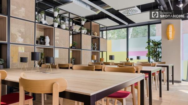 Se alquila habitación en residencia en El Besòs i el Maresme