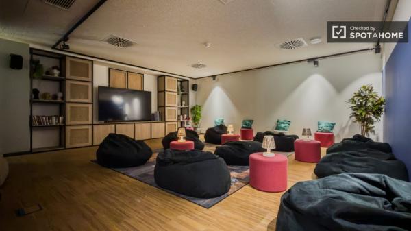 Se alquila habitación en residencia en El Besòs i el Maresme