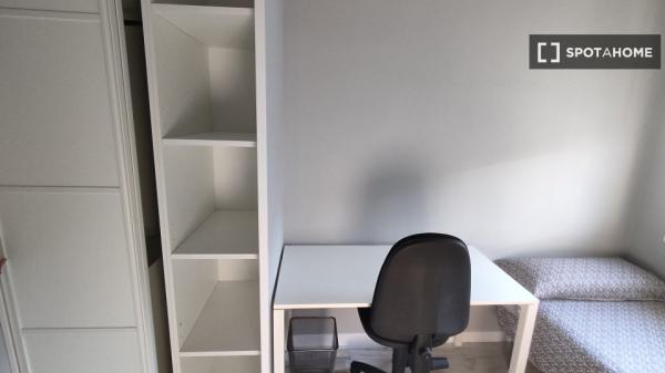 Pokój we wspólnym mieszkaniu w Vigo