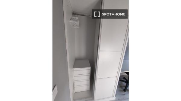 Pokój we wspólnym mieszkaniu w Vigo