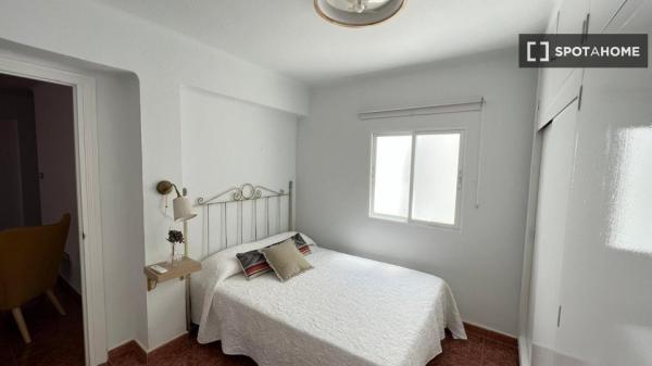 Room in shared apartment in Málaga
