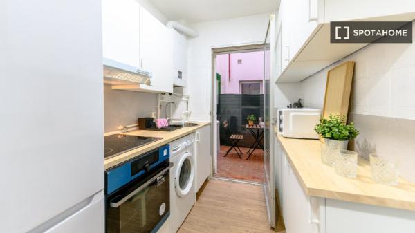 Zimmer in Wohngemeinschaft zu vermieten in Los Rosales, Madrid