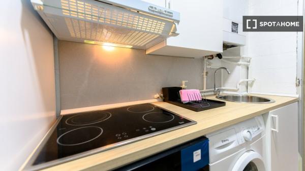 Zimmer in Wohngemeinschaft zu vermieten in Los Rosales, Madrid