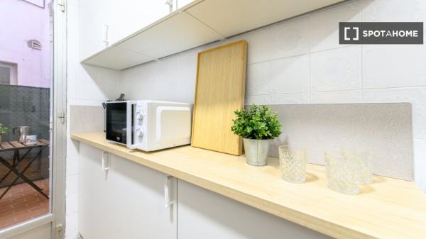 Zimmer in Wohngemeinschaft zu vermieten in Los Rosales, Madrid