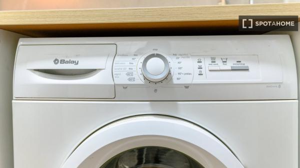 Zimmer in Wohngemeinschaft zu vermieten in Los Rosales, Madrid