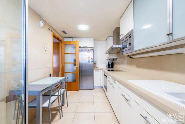 Dúplex en avenida Oscar Espla