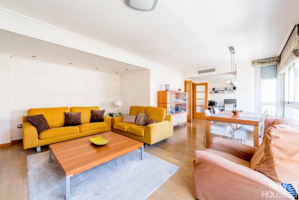 Dúplex en avenida Oscar Espla