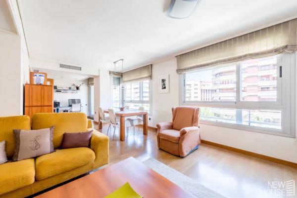 Dúplex en avenida Oscar Espla