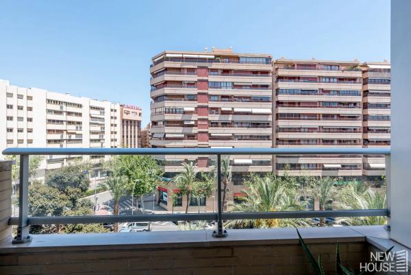 Dúplex en avenida Oscar Espla