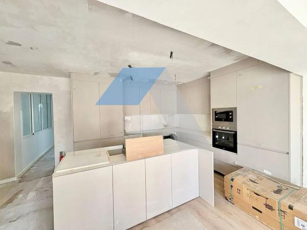 Piso en calle Reyes Católicos, 28